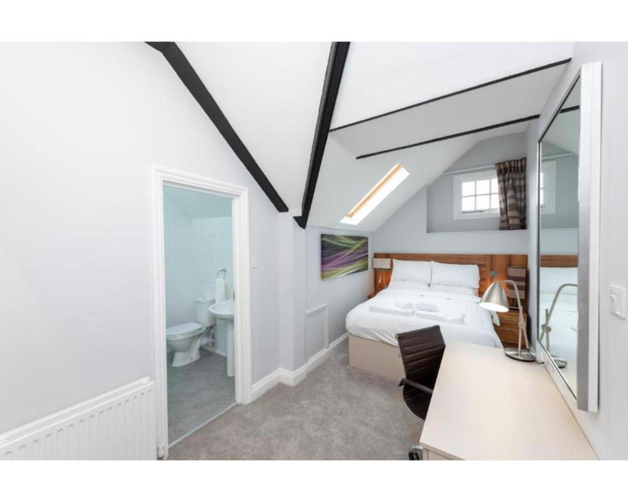 Uno Hotel Heathrow Windsor Slough Esterno foto
